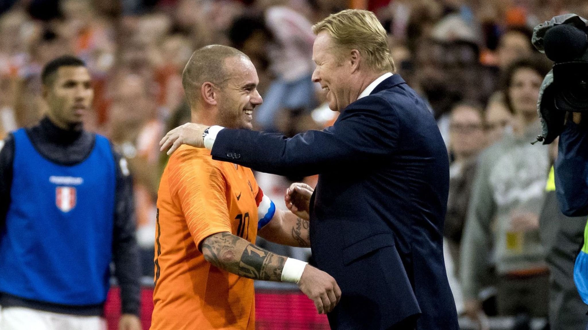 Wesley Sneijder Made His 134th And Final Appearance - Wesley Sneijder Farewell - HD Wallpaper 