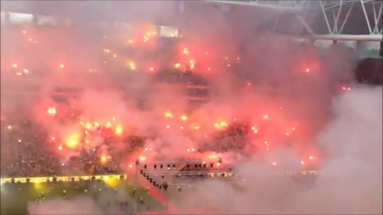 Galatasaray Ultraslan Torch Pyroshow Fire Stadium Meşale - Galatasaray Fire - HD Wallpaper 