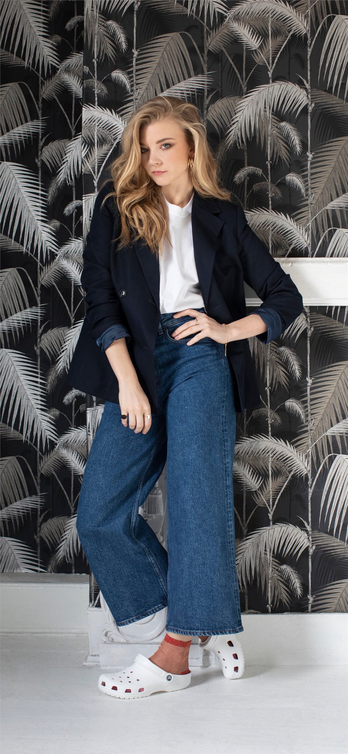 Natalie Dormer Crocs - HD Wallpaper 