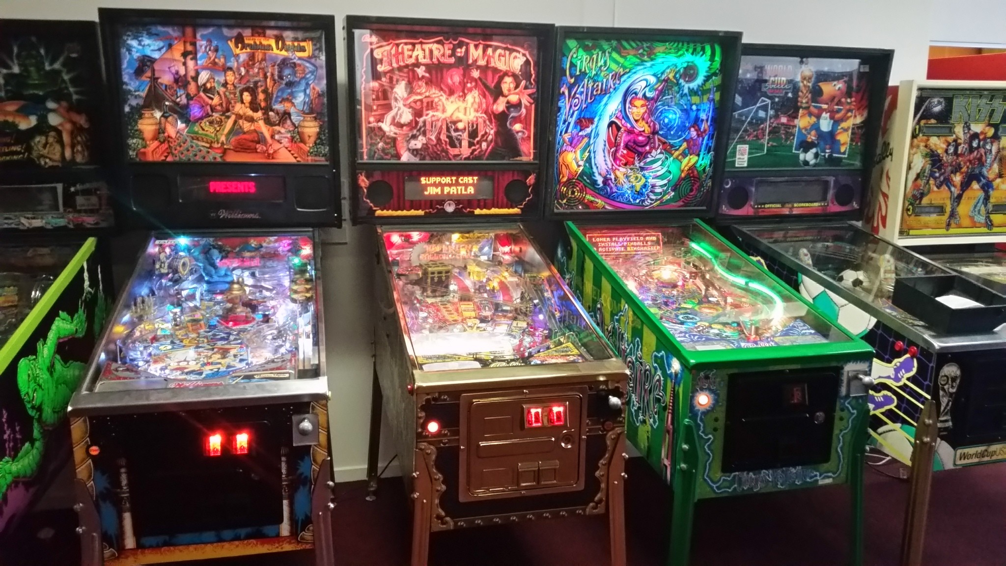 Pinball Machines At Arcade Classics 
 Data Src Classic - Arcade Game Pinball Machines - HD Wallpaper 