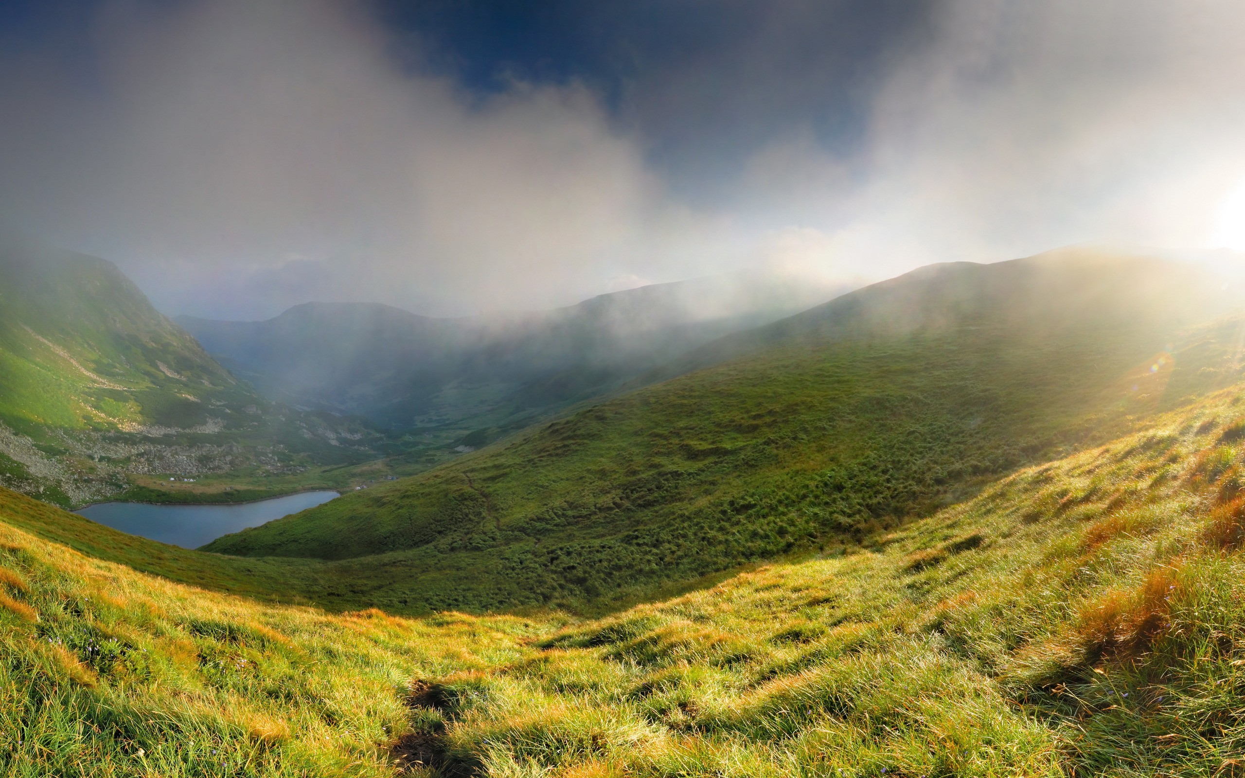 Misty Mountain Wallpaper - HD Wallpaper 