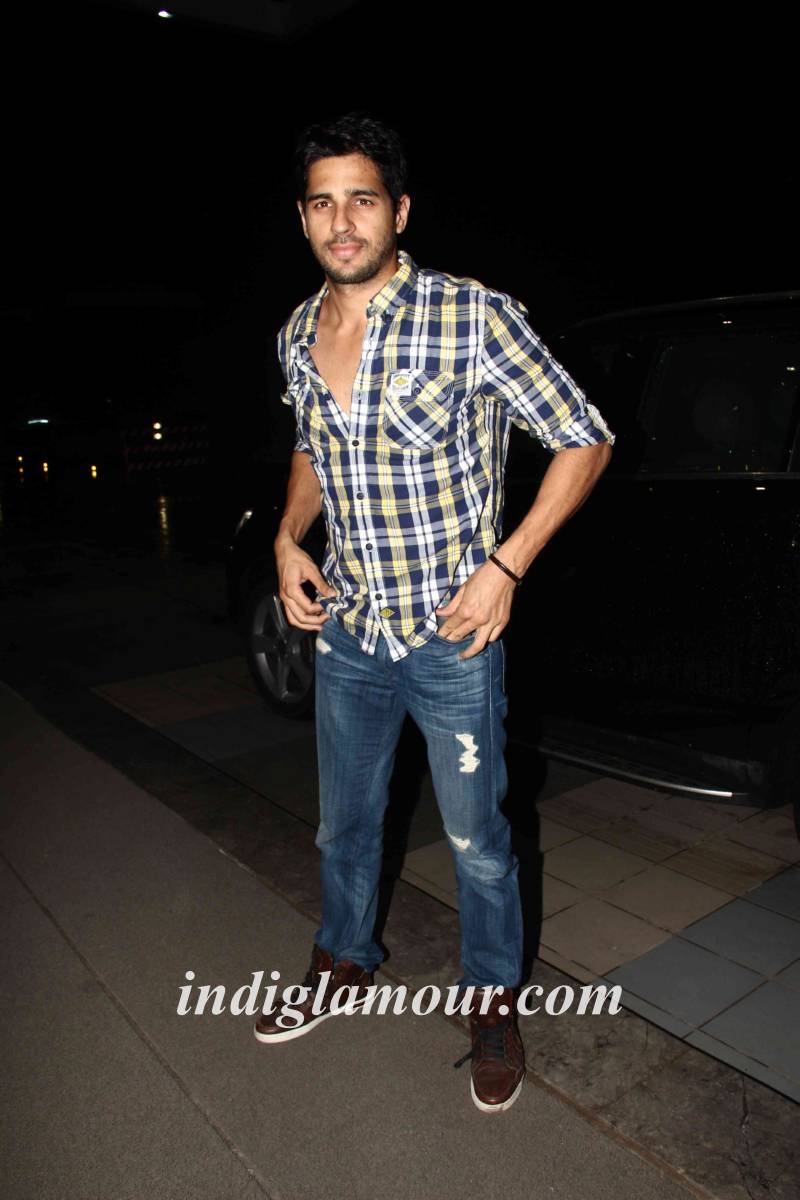 Sidharth Malhotra Actor Photos - Acter Siddharth Malhotras - HD Wallpaper 