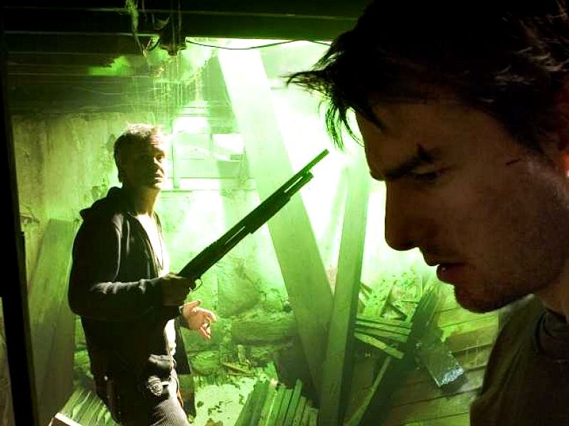 Tom Cruise Tim Robbins War Of The Worlds Wallpaper - War Of The Worlds Movie Scenes - HD Wallpaper 