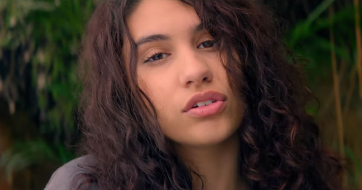 Alessia Cara How Far I Ll Go - HD Wallpaper 