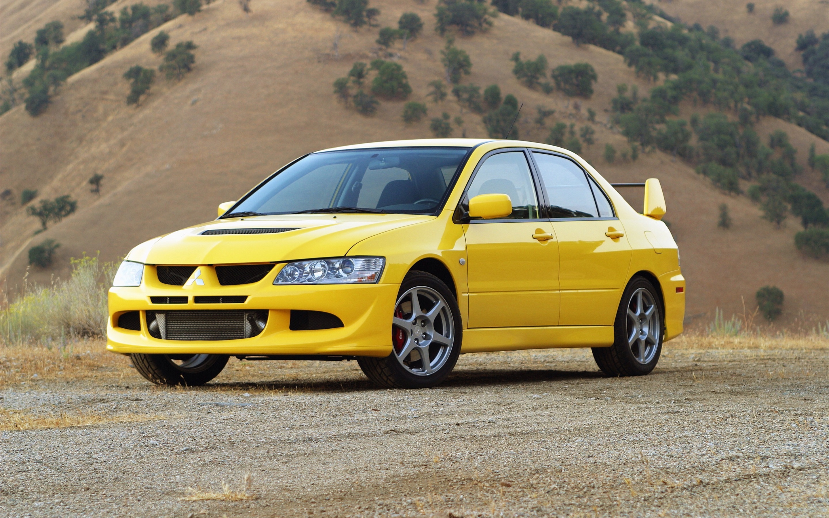 Wallpaper Mitsubishi Lancer Evolution Viii Yellow Car - HD Wallpaper 