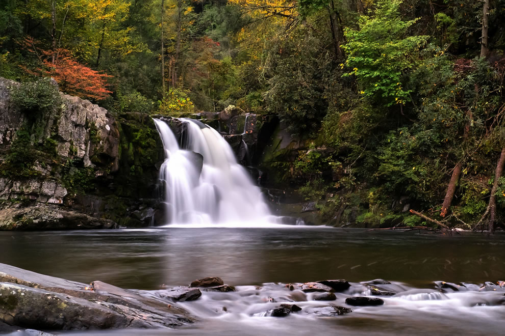 Abrams Falls In Cades Cove In The Great Smoky Mountains - Cades Cove - HD Wallpaper 