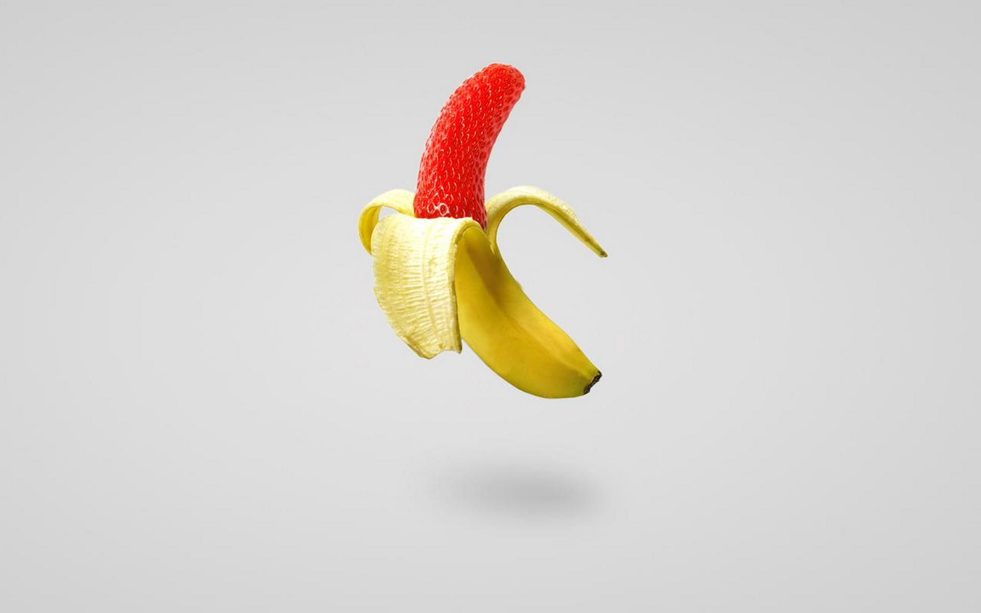 Hulled Banana And Strawberries, Download Photo, Wallpapers - HD Wallpaper 