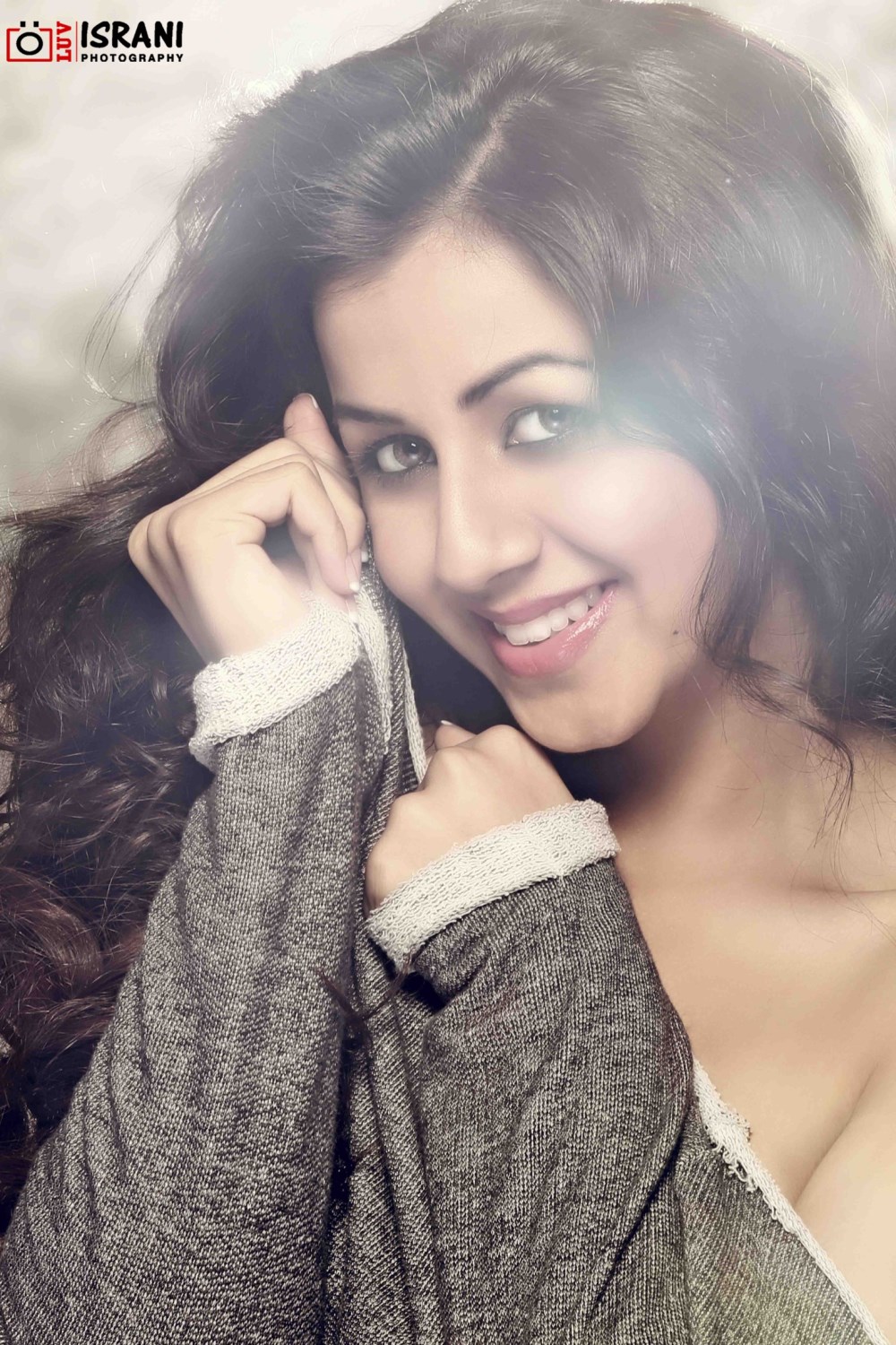 Nikki Galrani - HD Wallpaper 