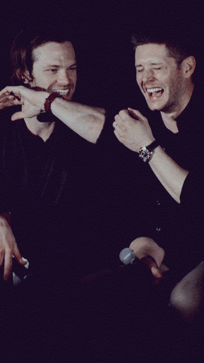 J2 Laughing - HD Wallpaper 