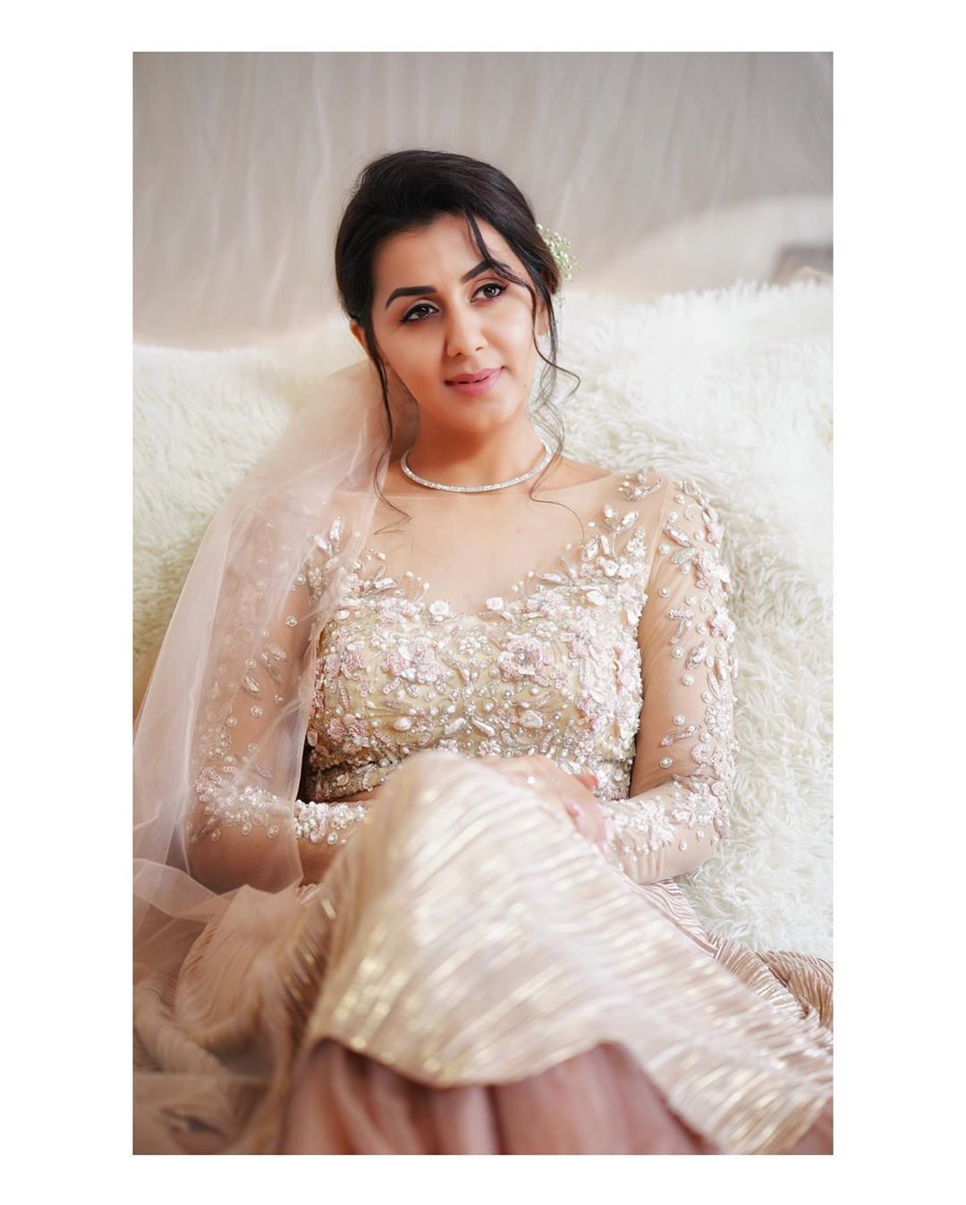 Nikki Galrani - HD Wallpaper 