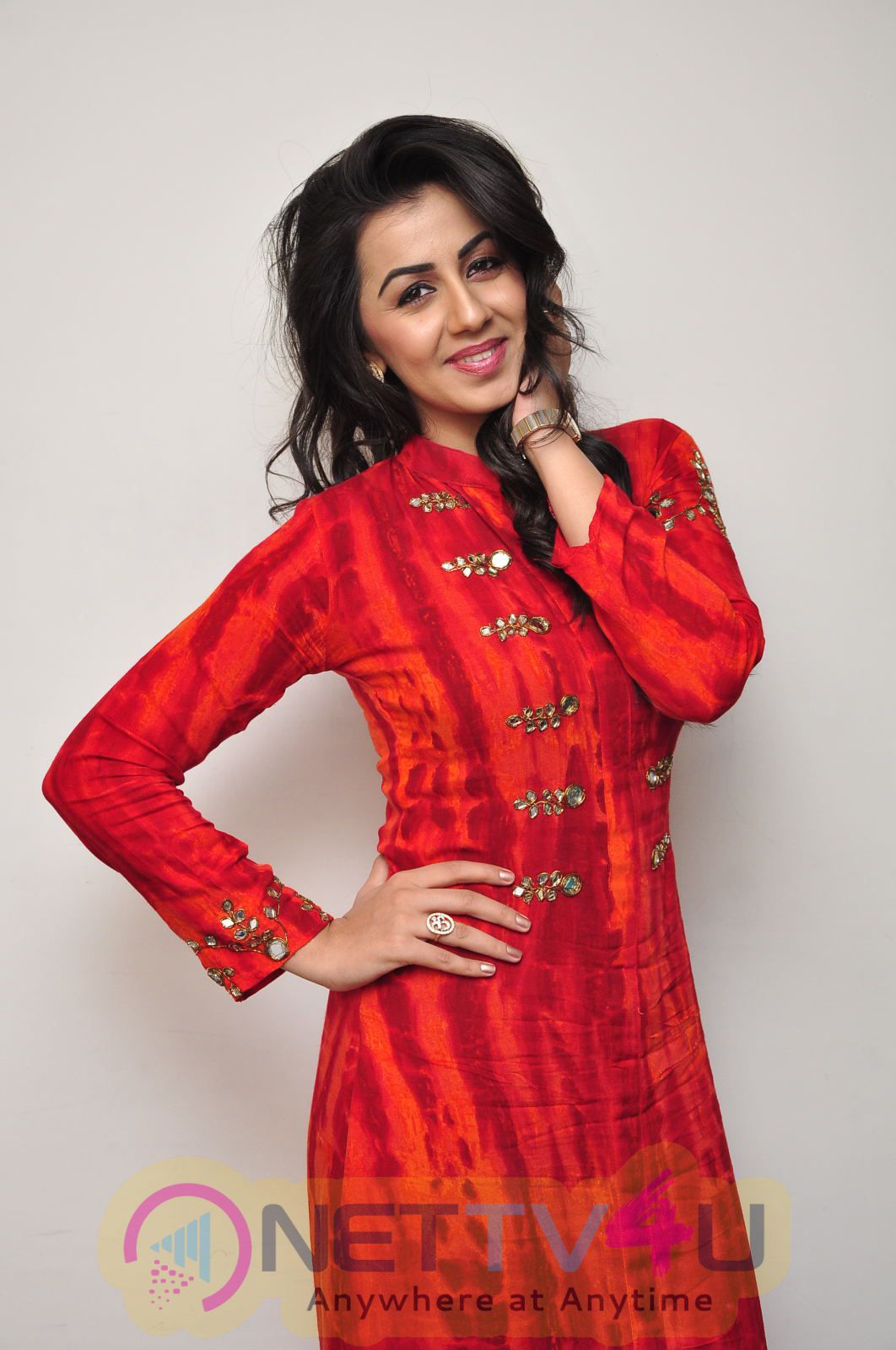 Nikki Galrani - HD Wallpaper 