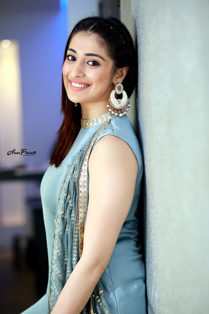 Hd Tollywood Actress Gorgeous - HD Wallpaper 