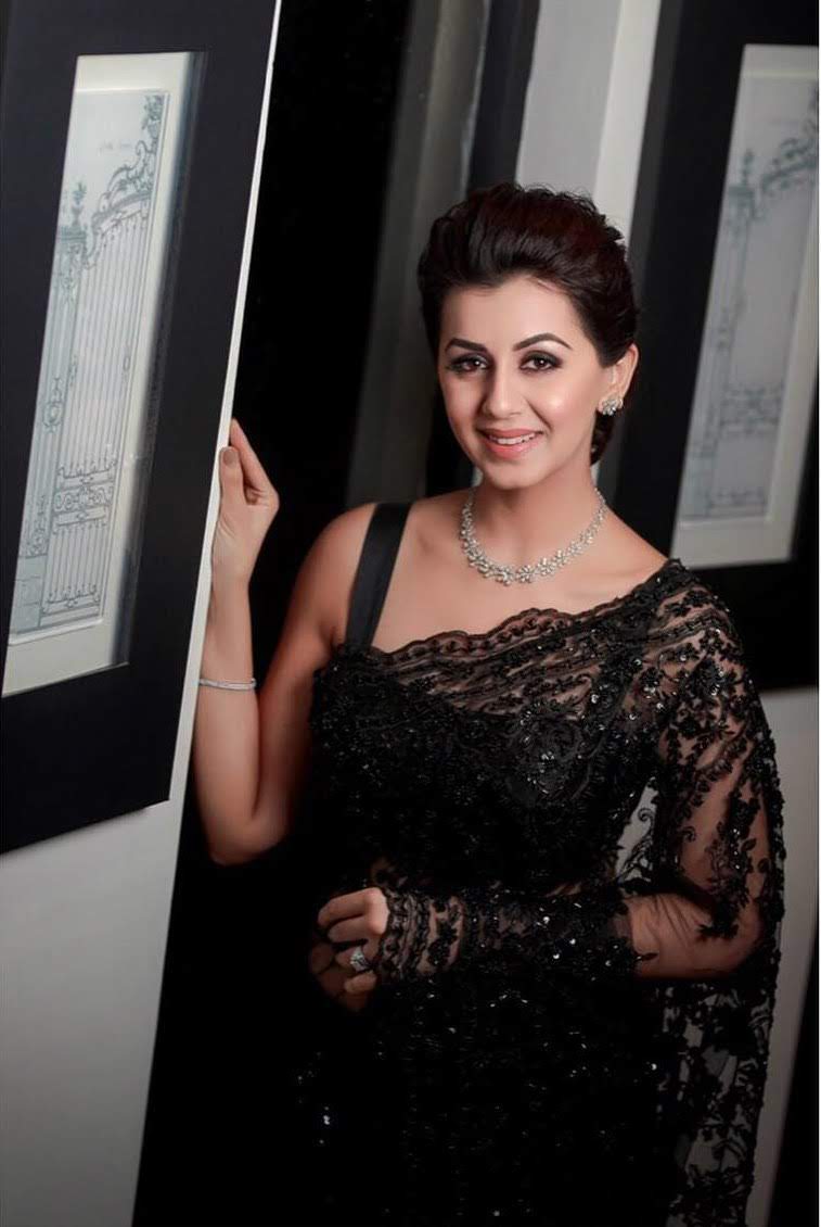 Nikki Galrani - Nikki Galrani New Salwar - HD Wallpaper 