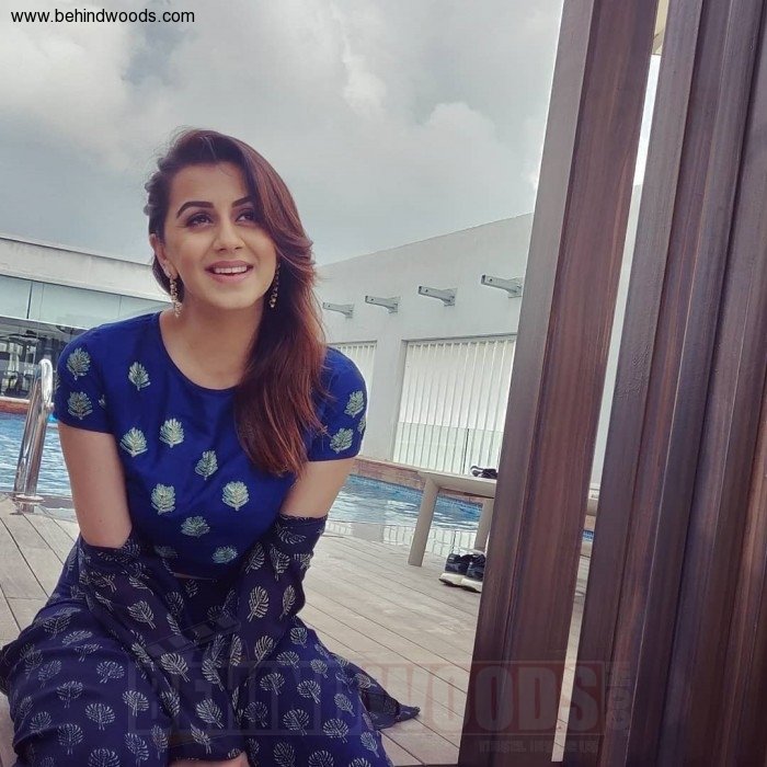 Nikki Galrani Niki Galrani - Charlie Chaplin 2 Heroine Saree - HD Wallpaper 