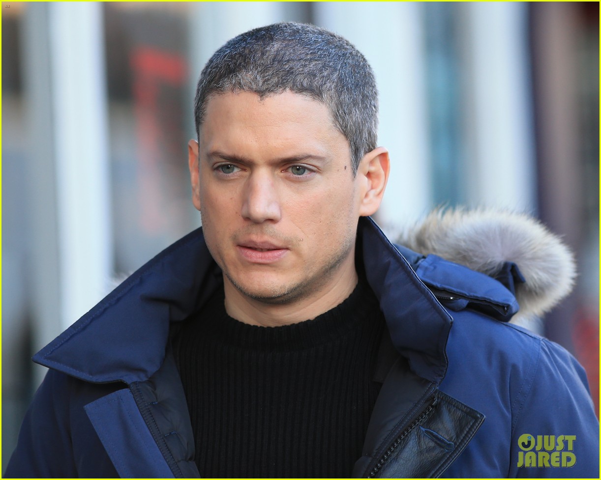 Grant Gustin The Flash Big Twist Spoilers - Flecks Of Grey Hair - HD Wallpaper 