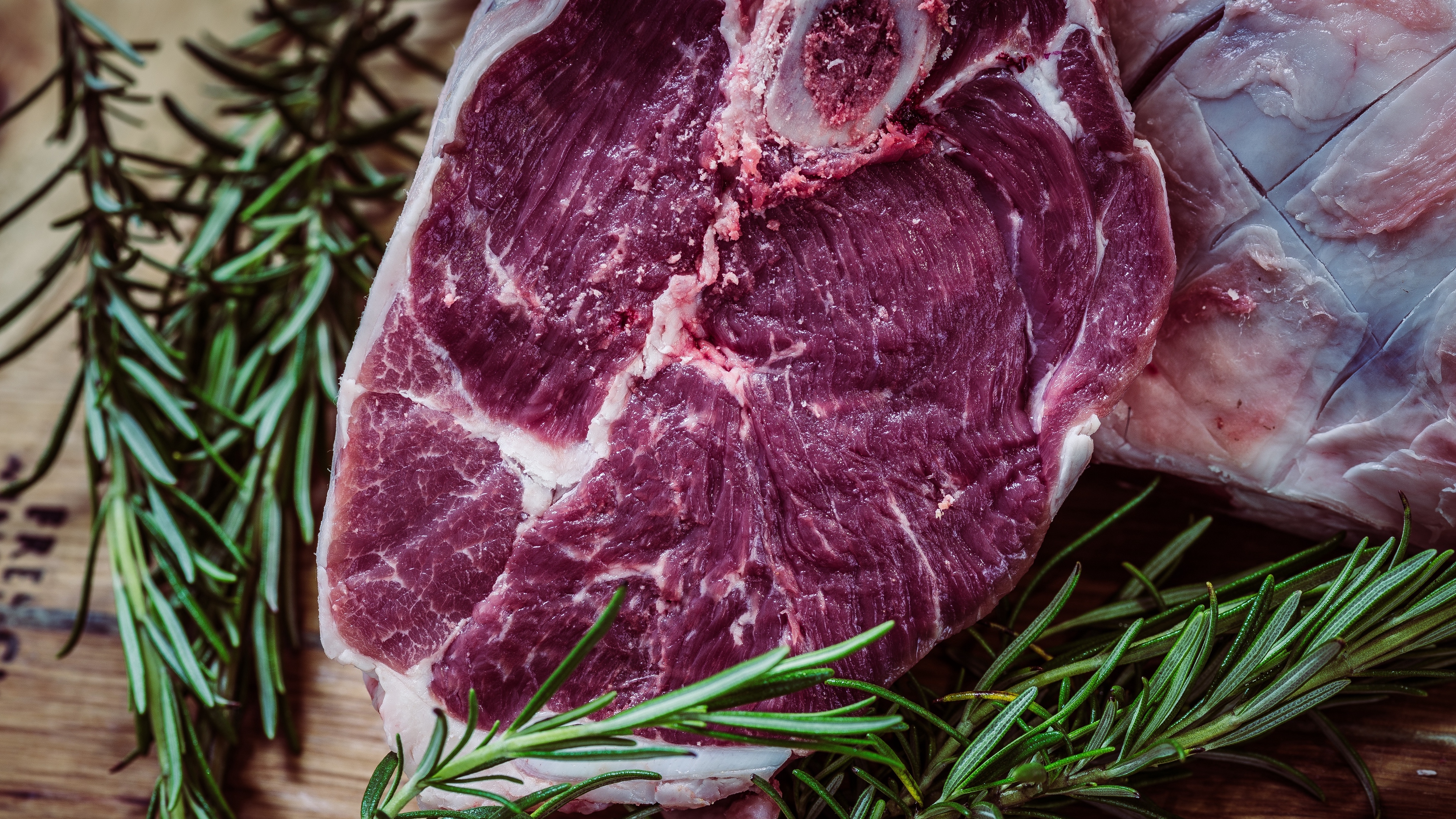 Wallpaper Steak, Beef, Meat, Rosemary - Raw Meaning - HD Wallpaper 