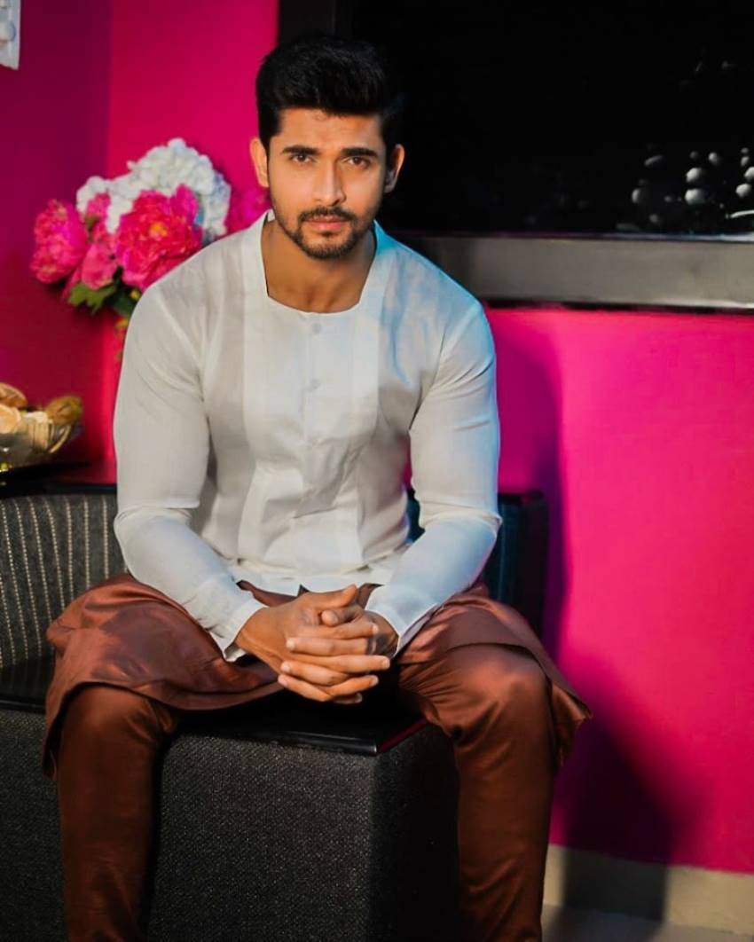 Chandan Kumar Photos - Sitting - 850x1062 Wallpaper Chandan Kumar Photos - Sitting - 850x1062 Wallpaper