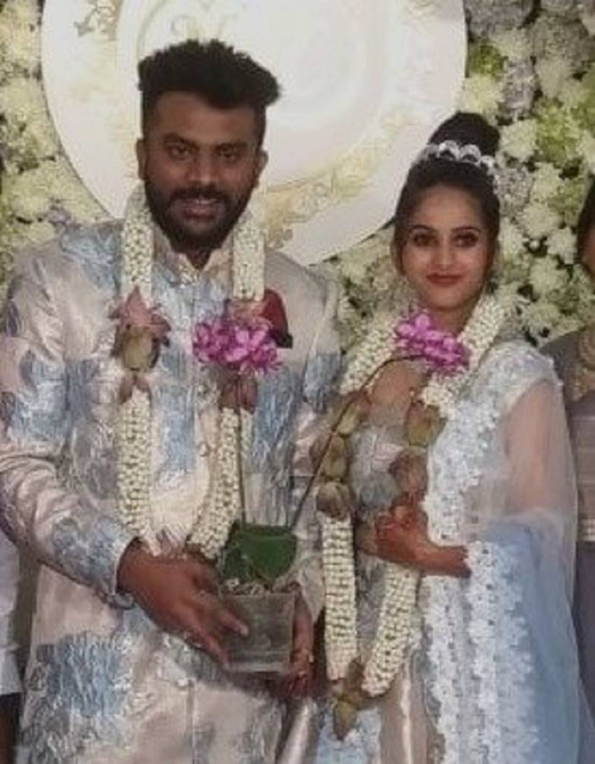 Chandan Shetty & Niveditha Gowda Engagement Photos - Chandan Shetty And Niveditha Gowda Engagement - HD Wallpaper 