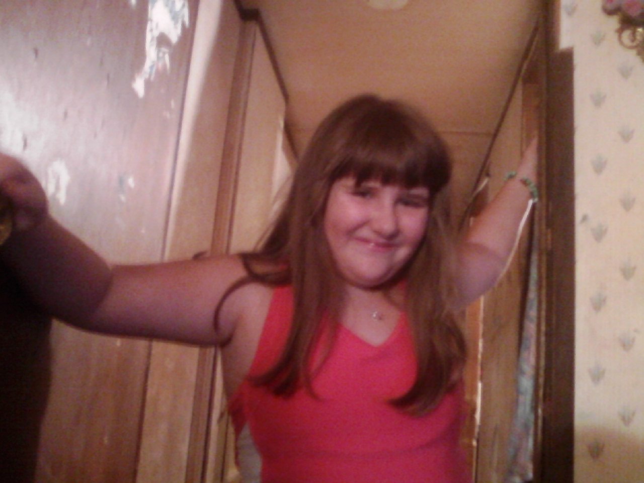 Me In My Pink Shirt - Fondos De Matty Braps - HD Wallpaper 