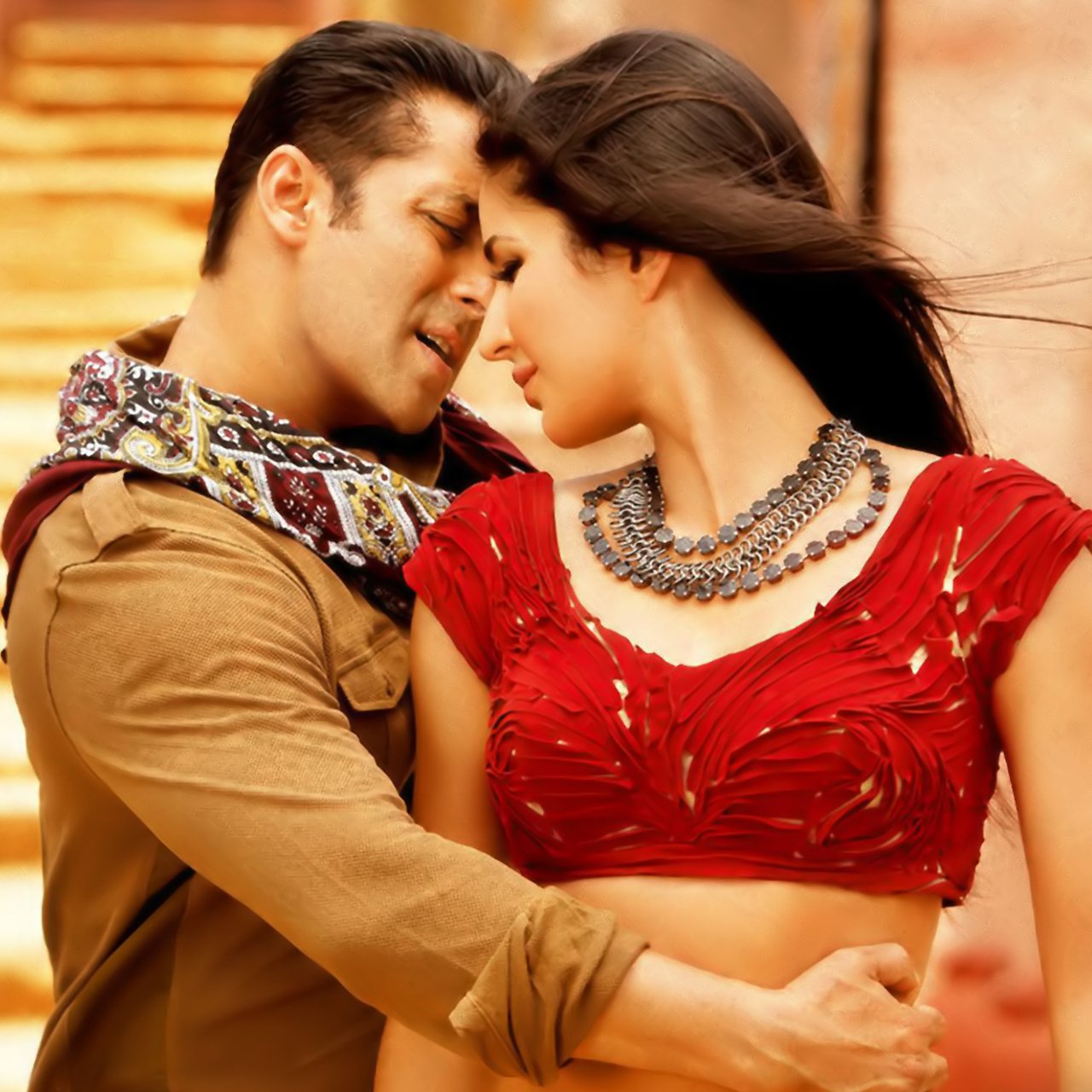 Salman Khan And Katrina Kaif In Ek Tha Tiger Movie - Salman Khan With Katrina  Kaif Hd - 1280x1280 Wallpaper 