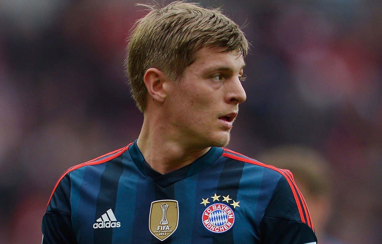 Photo Wallpaper Football, Football, Toni Kroos, Fc - Toni Kroos Fat Bayern - HD Wallpaper 