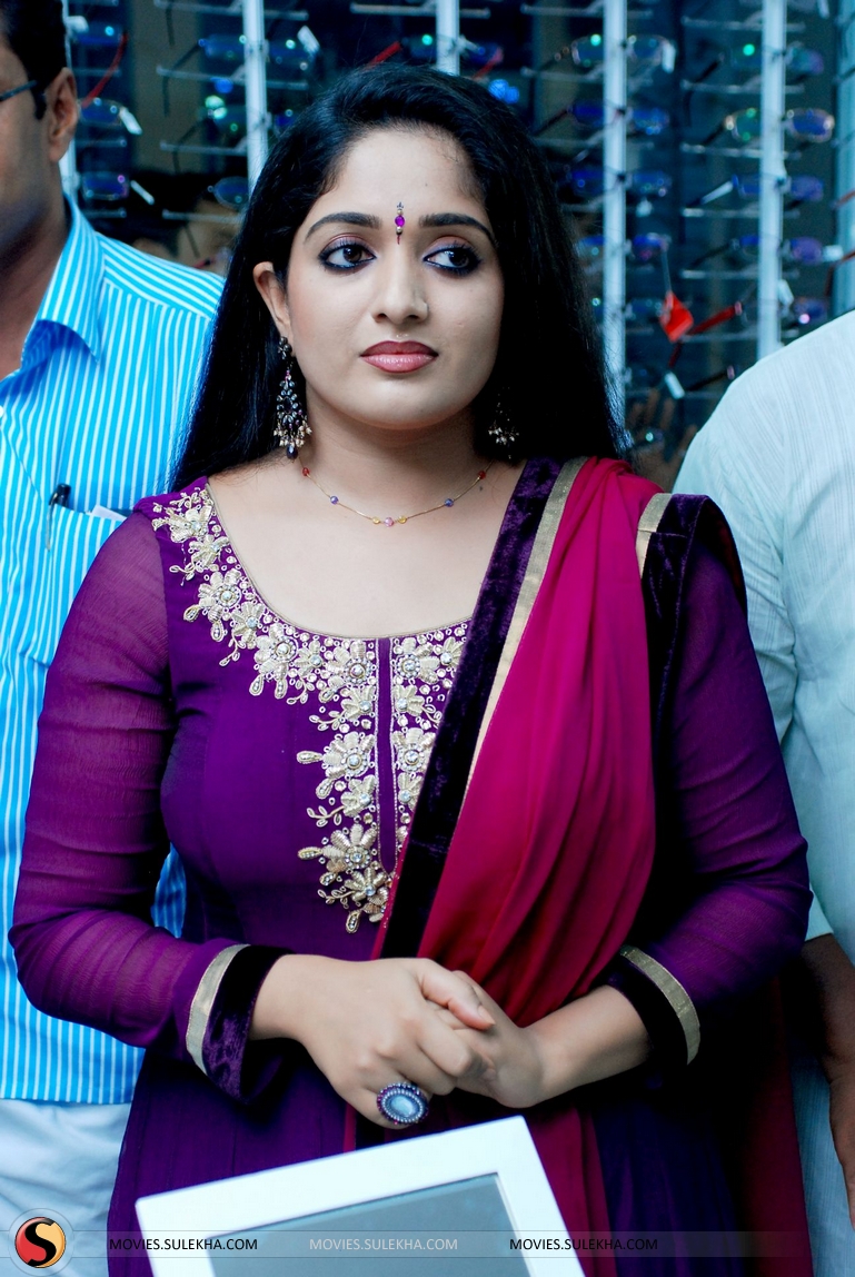 Kavya Madhavan In Sarees - HD Wallpaper 