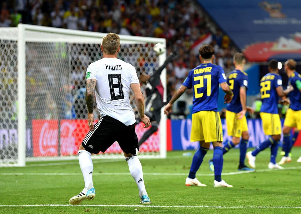 toni kroos sweden free kick