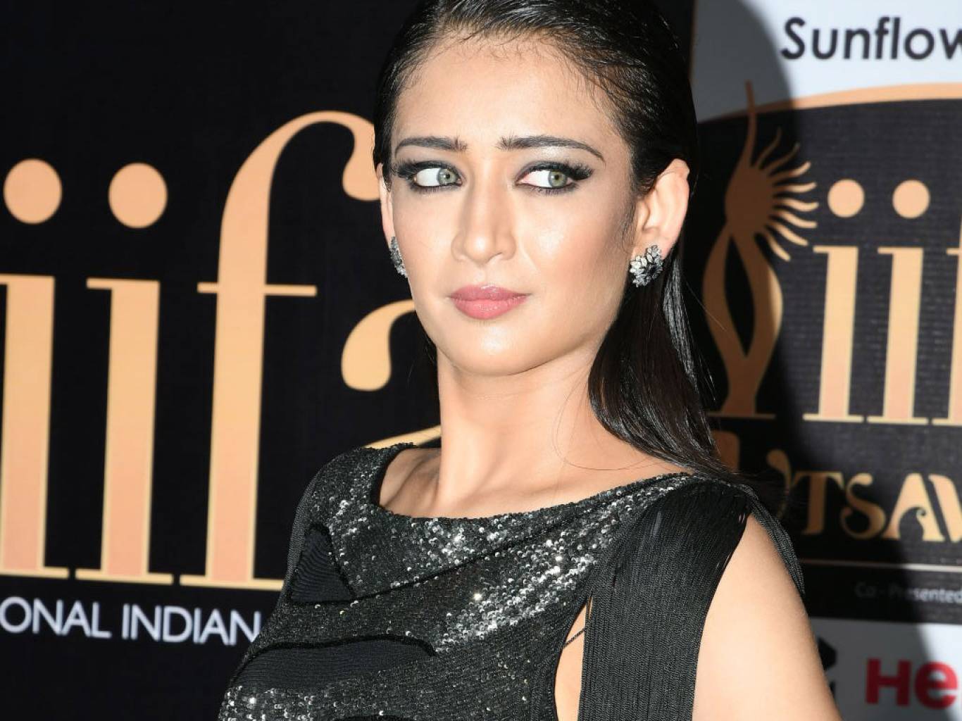 Akshara Haasan Wallpapers - Twitter Launches Iifa Emoji - HD Wallpaper 