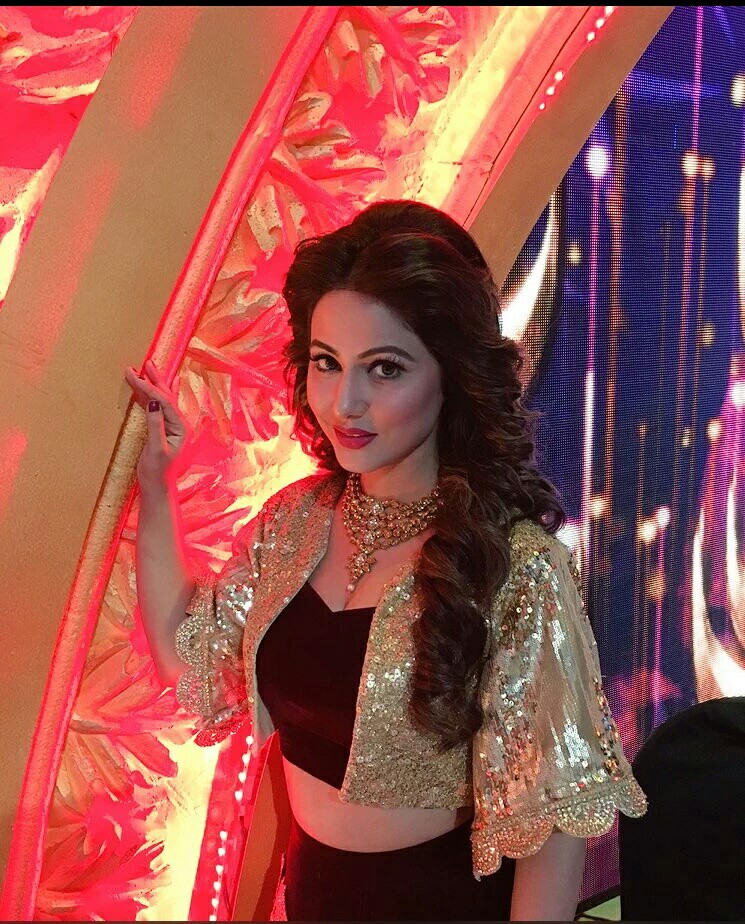 Hina Khan Akshara Wallpaper Wp5202143 - Hina Khan New Look - HD Wallpaper 