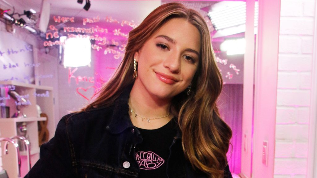 Mackenzie Ziegler Motives - HD Wallpaper 