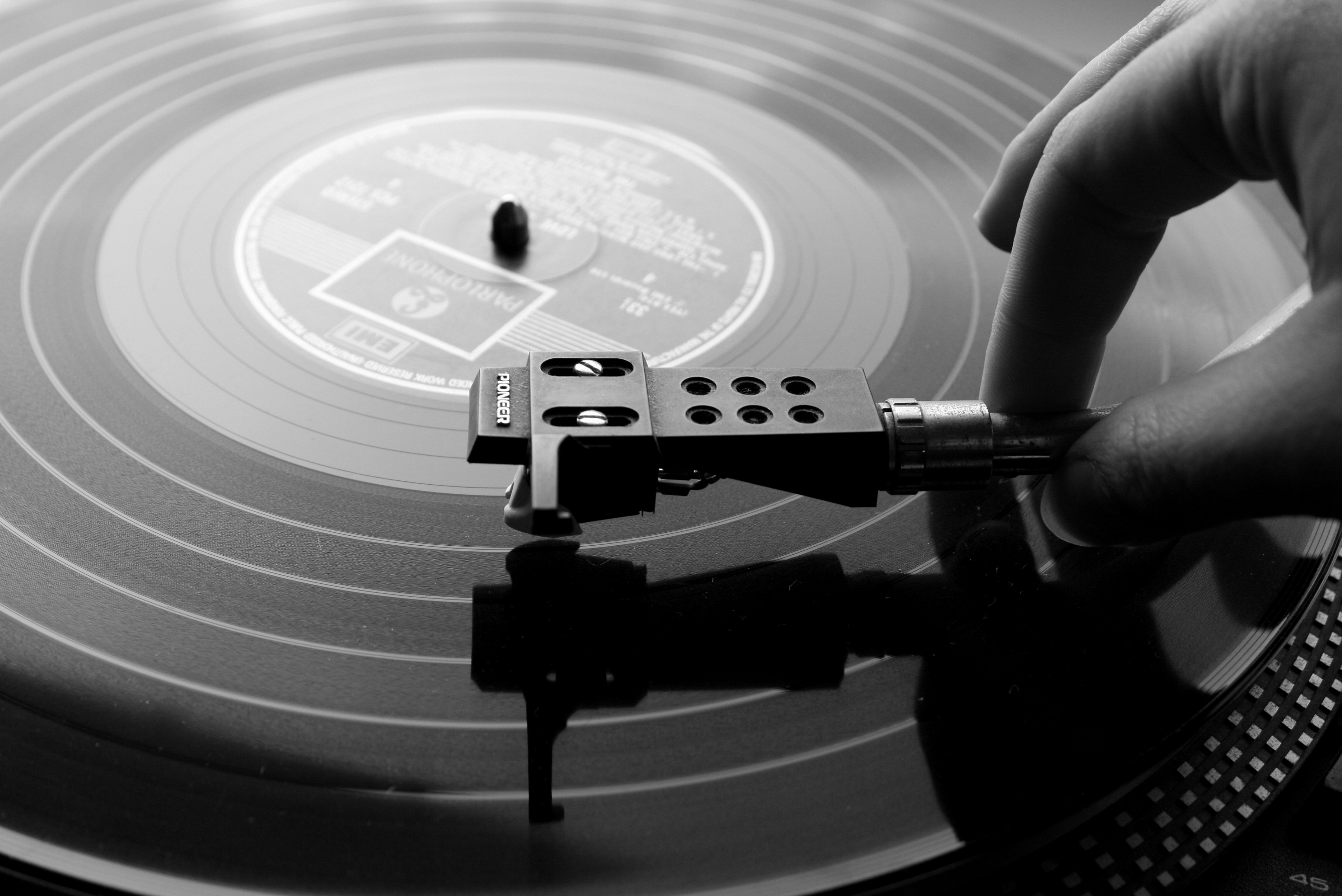 Record Player Wallpaper - Vinyl Records Wallpaper Black And White - HD Wallpaper 