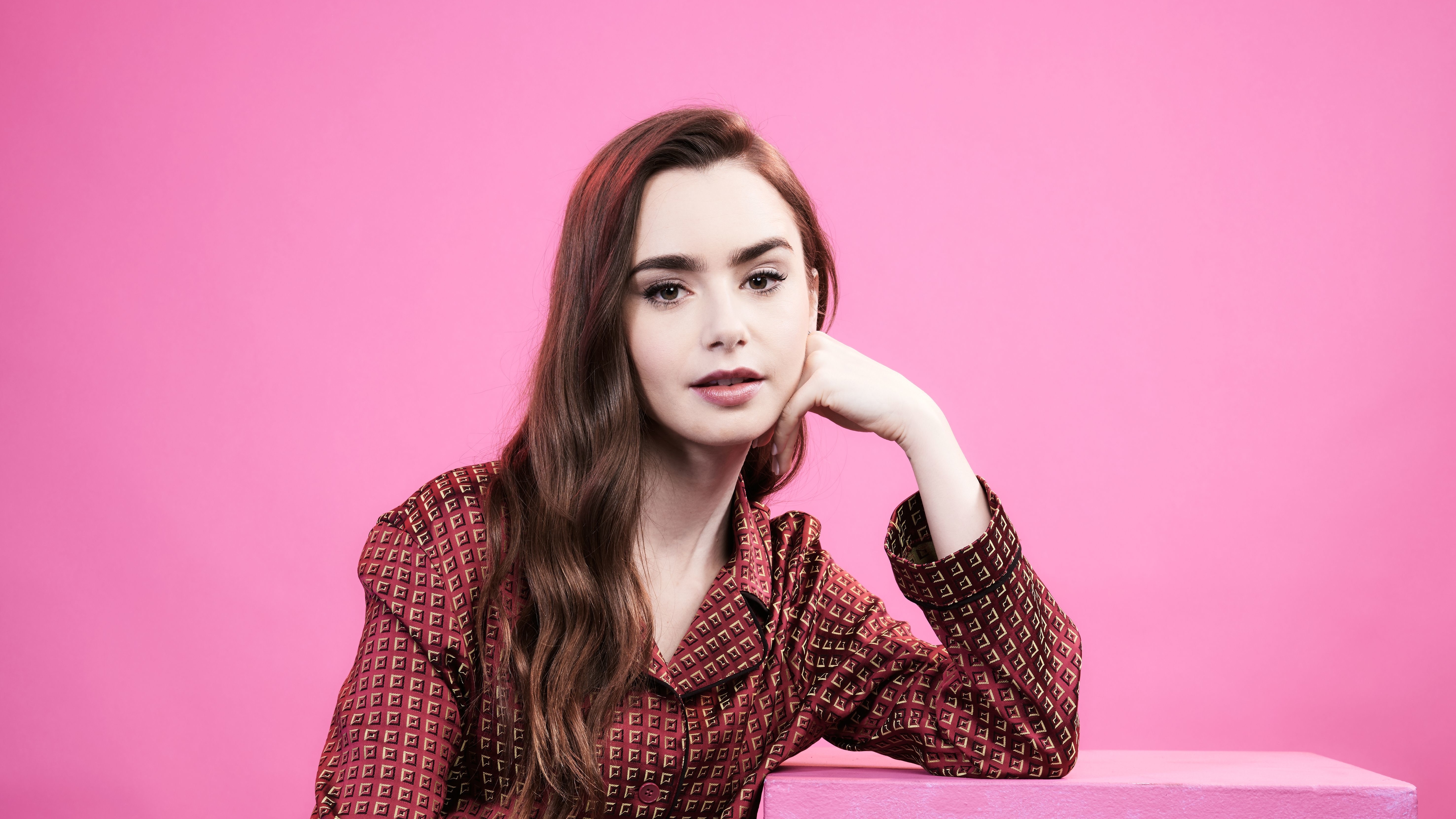 Lily Collins Wallpaper Phone 4k - HD Wallpaper 