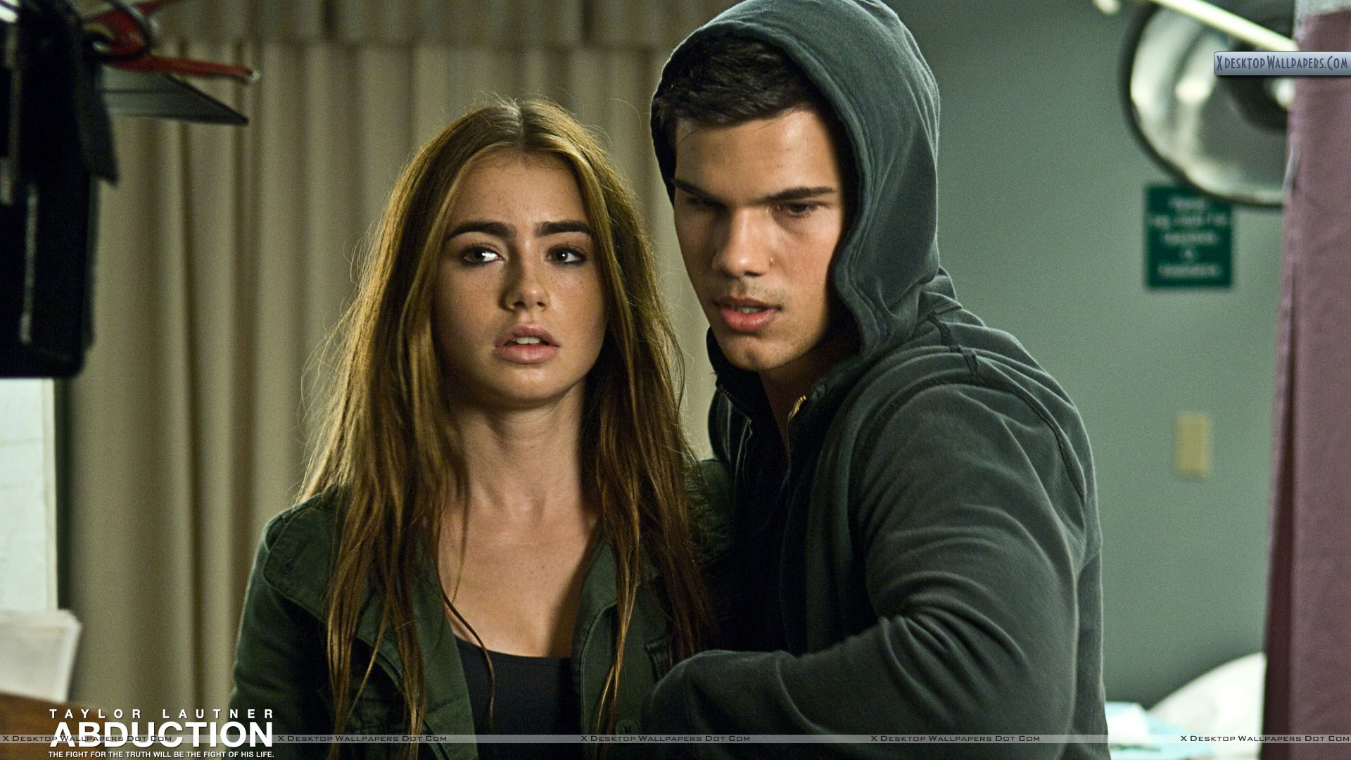 Lily Collins Taylor Lautner Abduction - HD Wallpaper 