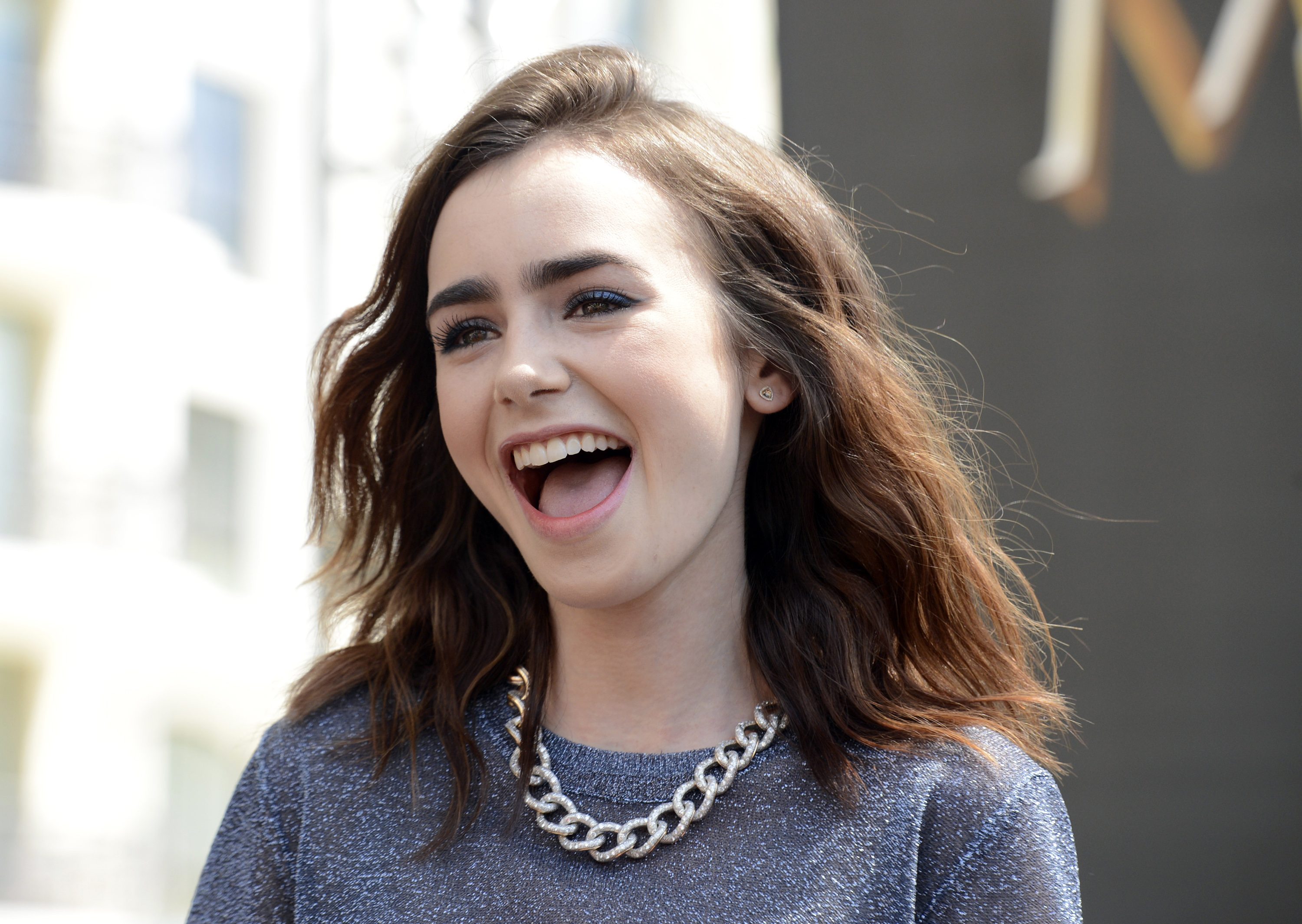 Lily Collins - HD Wallpaper 