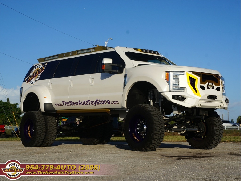 2002 Ford Excursion 2019 King Ranch 6 Door Dually - 6 Door Truck Lifted - HD Wallpaper 