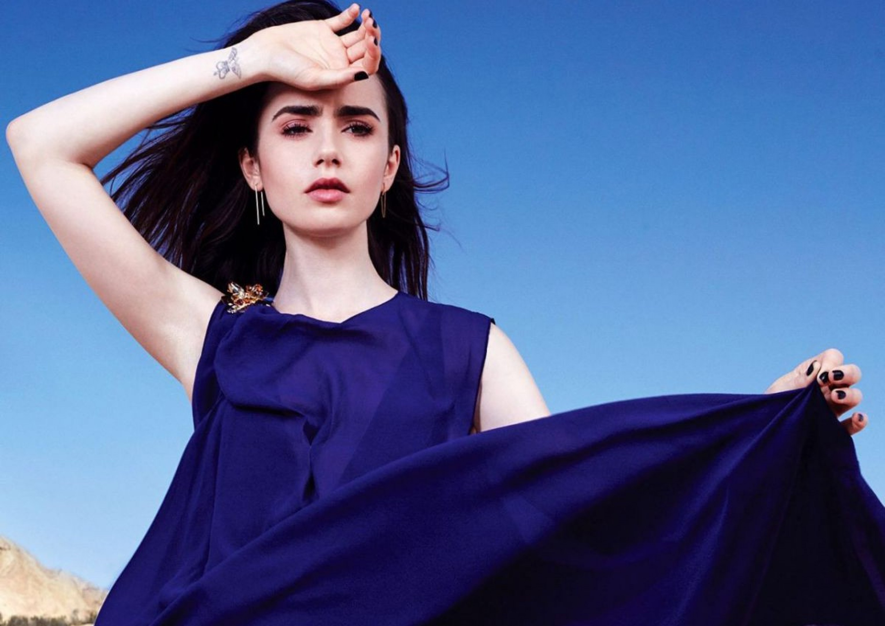 Blue Photoshoot Lily Collins - HD Wallpaper 
