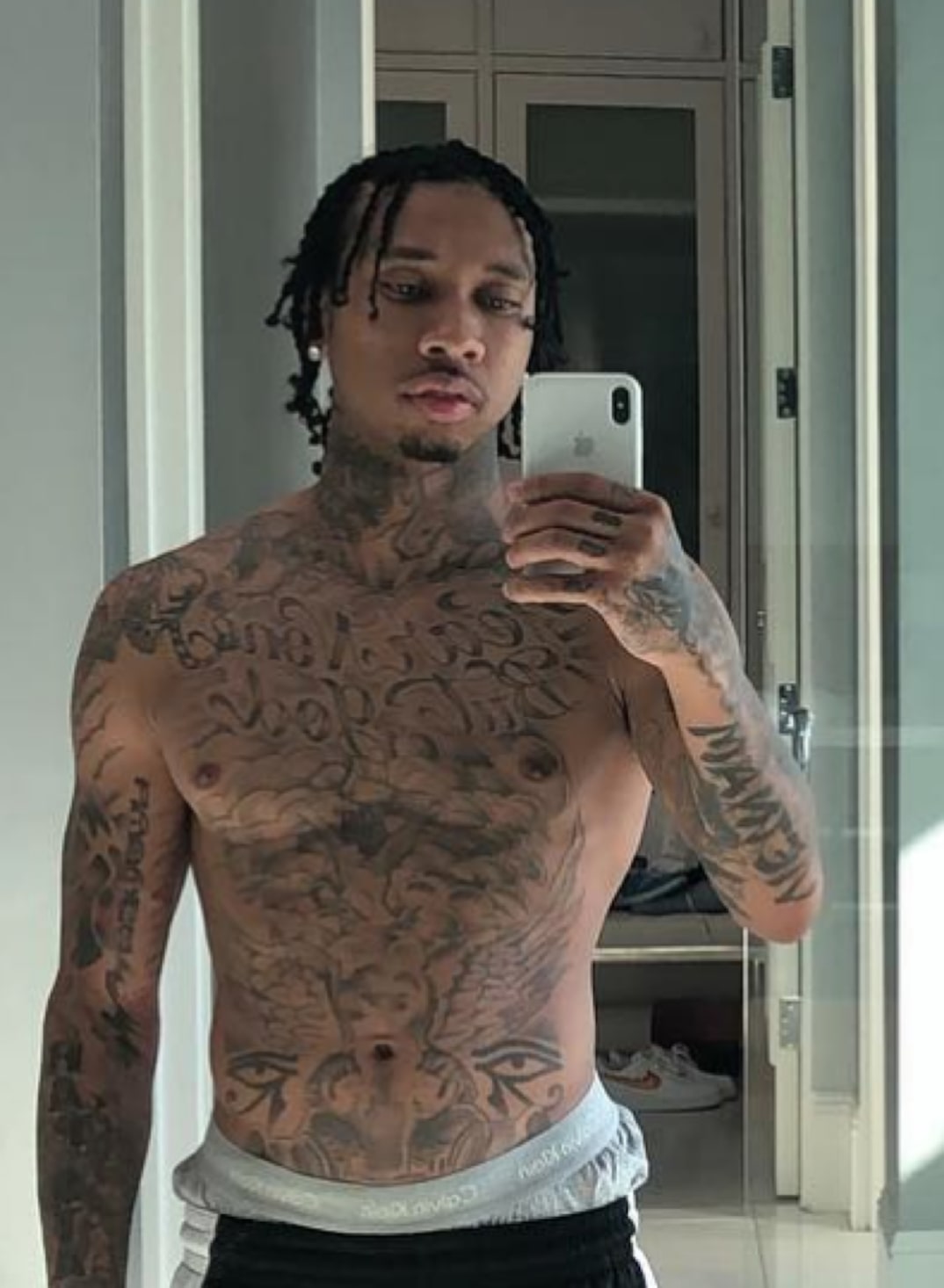 Tyga Shirtless - HD Wallpaper 