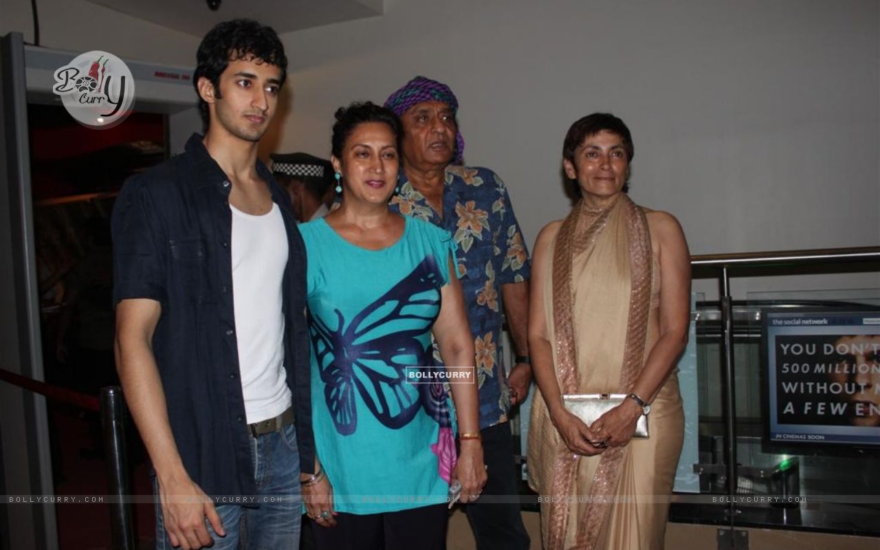 Ranjeet At Premeire Of Movie Ramayana - Fun - HD Wallpaper 