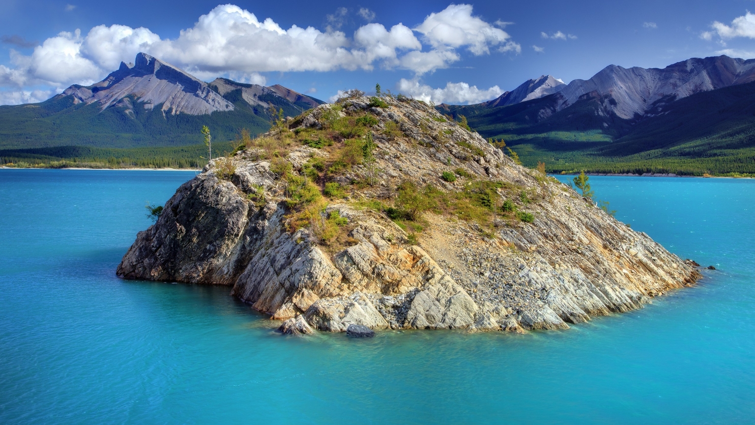 Alberta Banff National Park Island - HD Wallpaper 