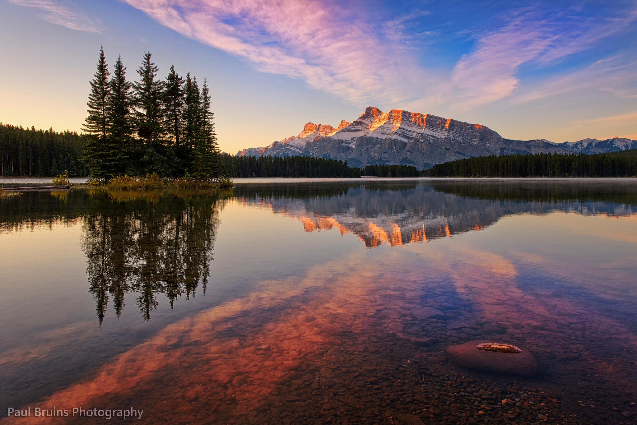 Hd Canada Banff National Park Jack Lake Desktop Images - Two Jack Lake - HD Wallpaper 