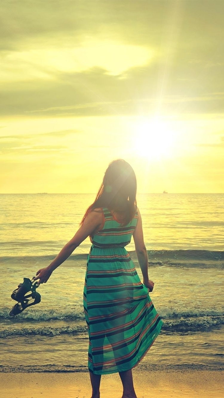 Iphone Wallpaper Happy Girl Walk In Beach, Sunshine, - Insert Poetry In Urdu - HD Wallpaper 