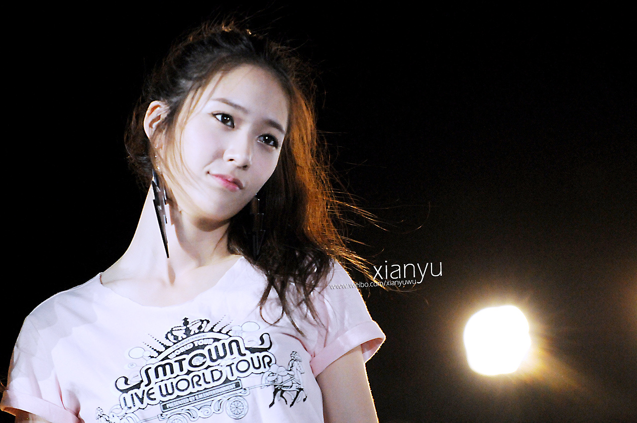 Jung Sisters Images Krystal @ Smtown In Taiwan Hd Wallpaper - Krystal Jung Smtown Concert - HD Wallpaper 