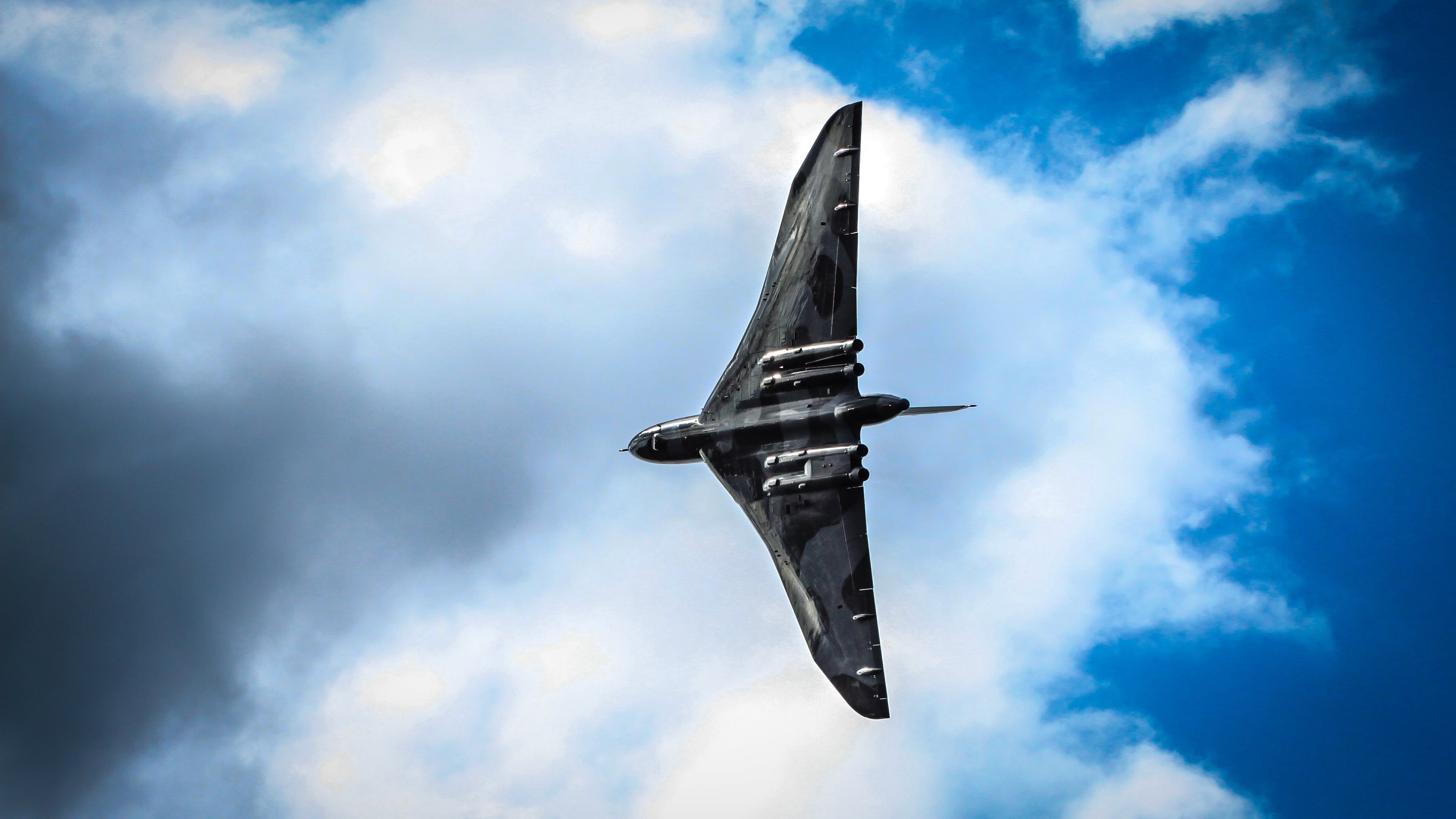Avro Vulcan Bomber Aircraft Wallpaper - Avro Vulcan - HD Wallpaper 