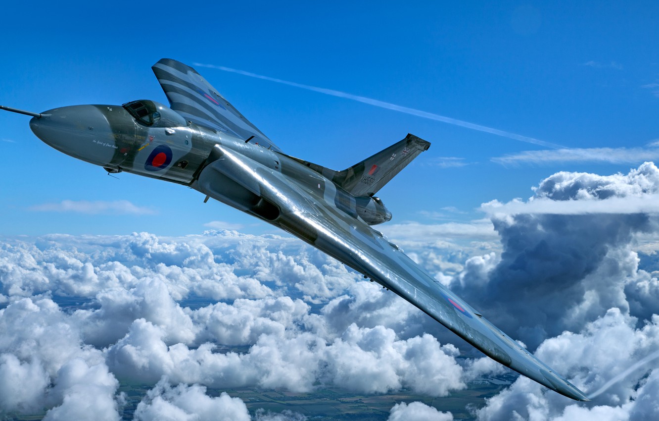 Photo Wallpaper Clouds, The Plane, Bomber, Raf, Royal - Avro Vulcan Screensaver - HD Wallpaper 