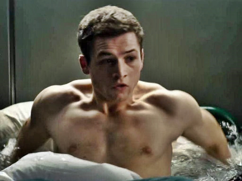 Taron Egerton - Taron Egerton Fotos Hot - HD Wallpaper 