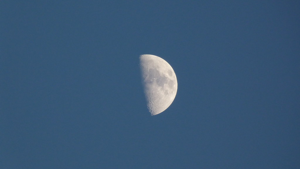 Moon - HD Wallpaper 