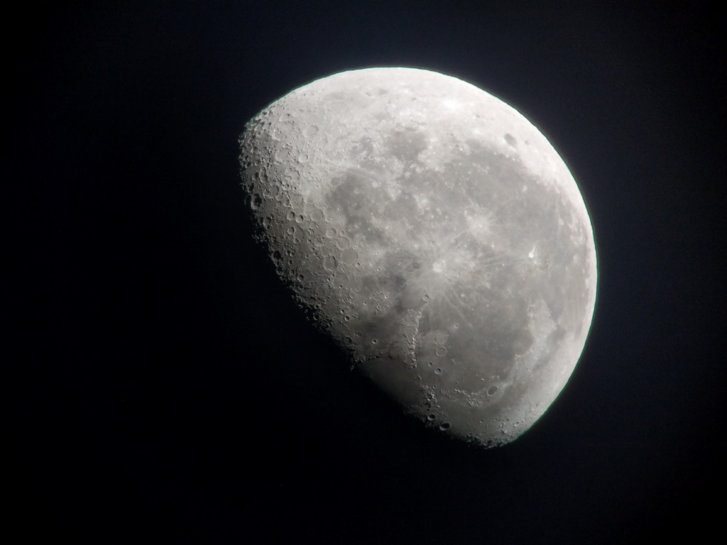 Moon - HD Wallpaper 