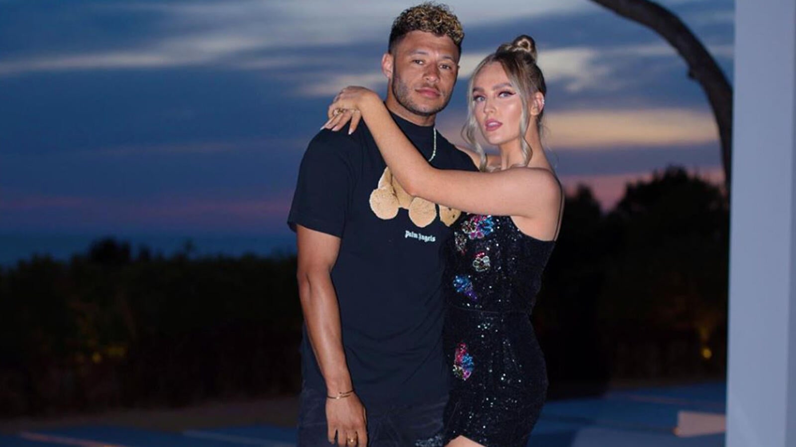 Perry Edwards And Alex Oxlade-chamberlain - Perrie Edwards And Alex Oxlade Chamberlain - HD Wallpaper 