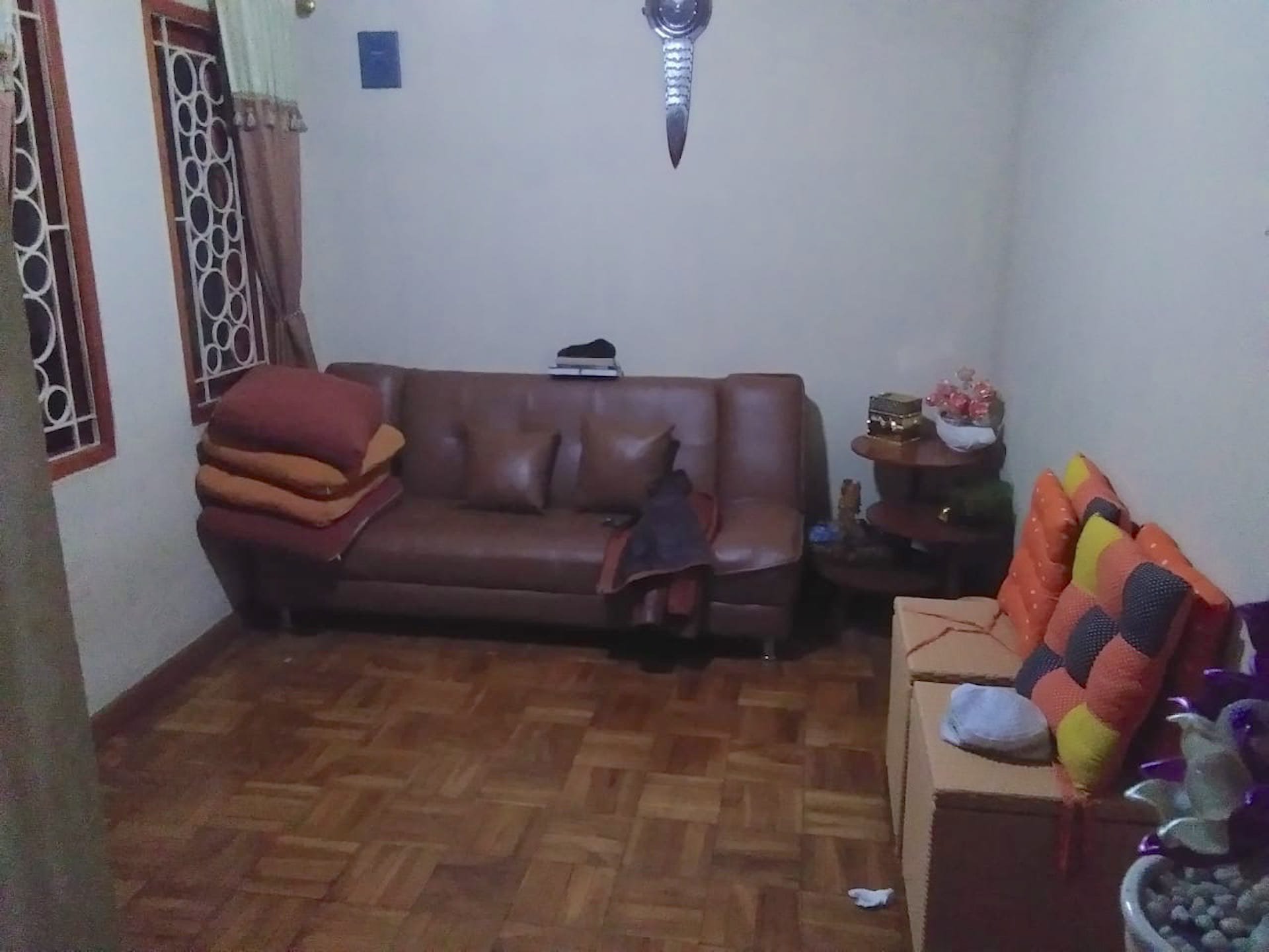 Studio Couch - HD Wallpaper 