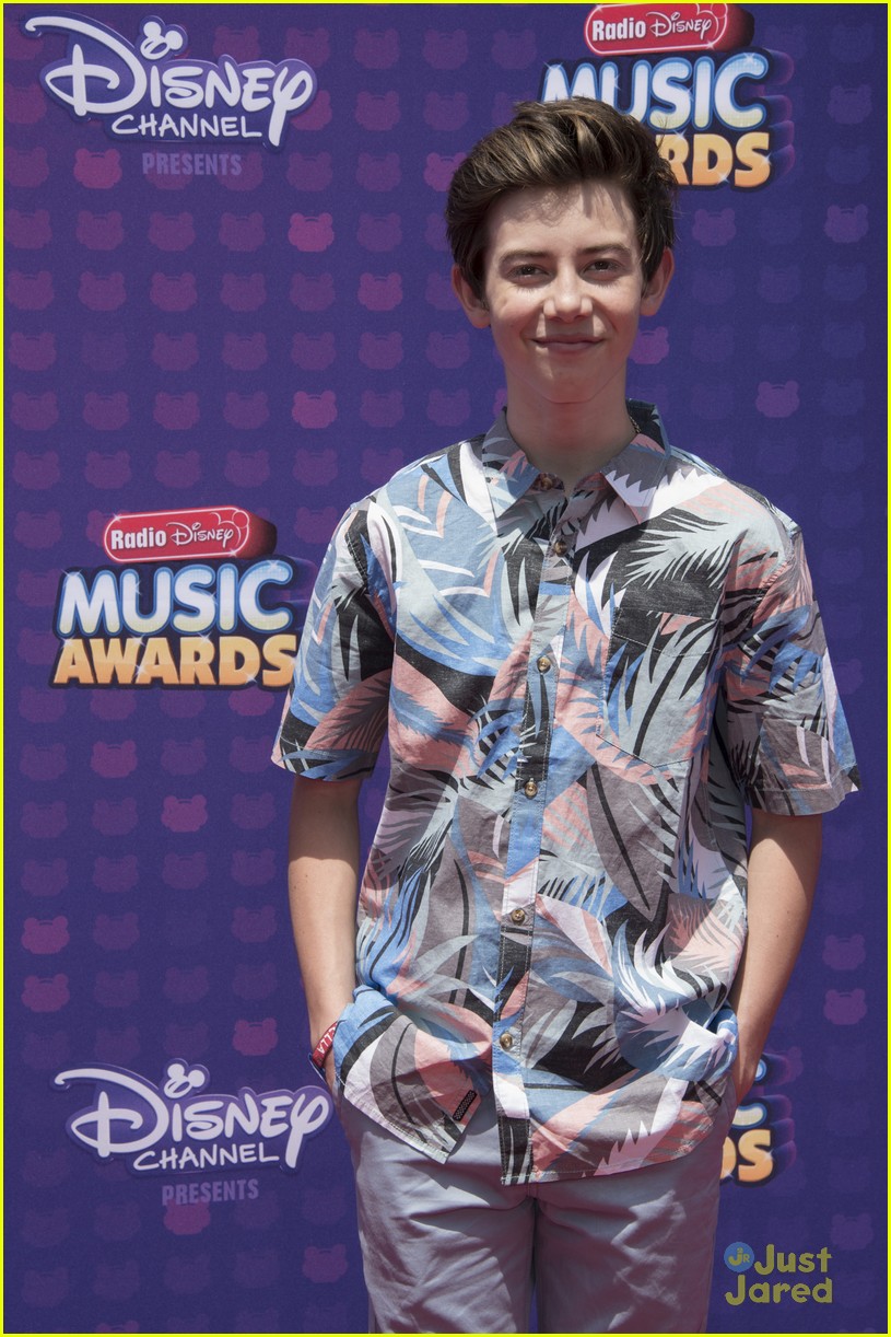 Isabela Moner Jace Norman Carpet Debut Rdma Griffin - Cute Wallpaper Griffin Gluck - HD Wallpaper 